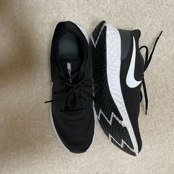 Nike Revolution Running Shoes NWOT - Picture 4 of 6